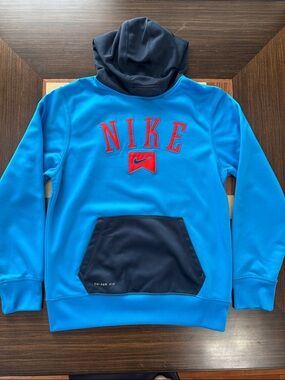 Nike Therma Fit boys long sleeved hooded sweatshirt blue size L.